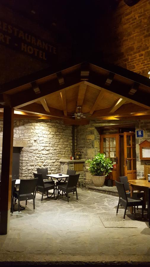 Aparta-Hotel Puertolas Escuer Eksteriør bilde