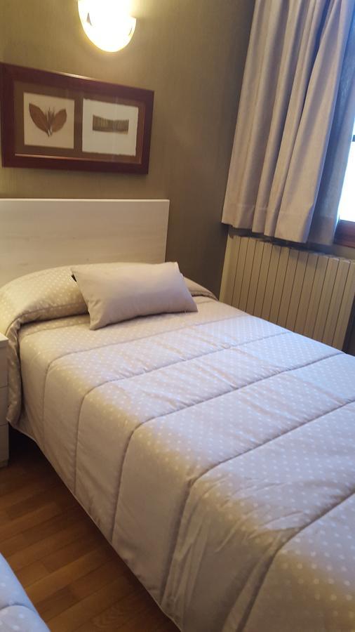 Aparta-Hotel Puertolas Escuer Eksteriør bilde